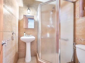 5015 E Palm Ct, Hialeah FL 33013