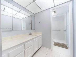 3800 N Hills Dr 406, Hollywood FL 33021