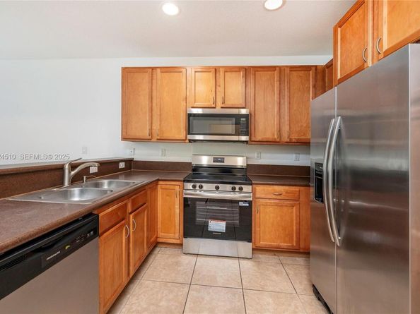 3105 NW 25th Terrace 3105, Oakland Park FL 33309