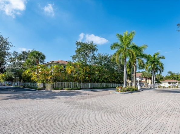 3105 NW 25th Terrace 3105, Oakland Park FL 33309