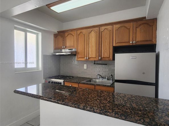 1014 Salzedo St 304, Coral Gables FL 33134