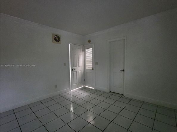 1014 Salzedo St 304, Coral Gables FL 33134