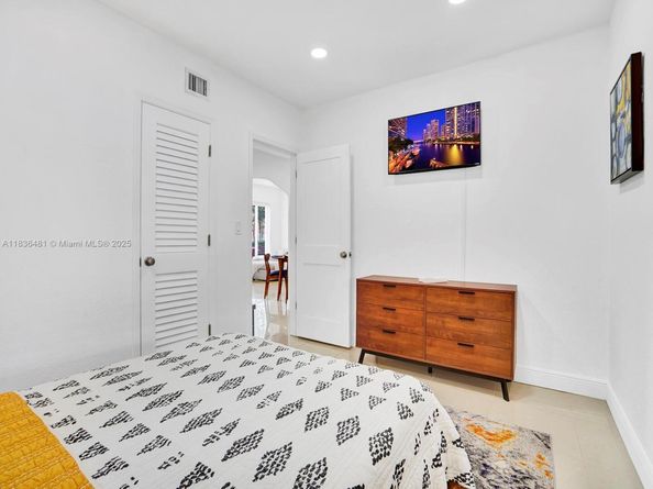 2055 NE 140th St, North Miami Beach FL 33181