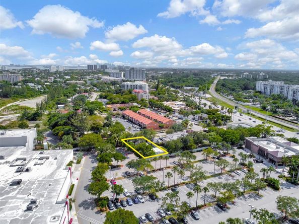 2055 NE 140th St, North Miami Beach FL 33181