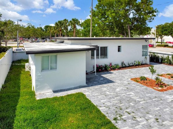 2055 NE 140th St, North Miami Beach FL 33181