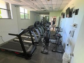 900 NE 195th St 702, Miami FL 33179