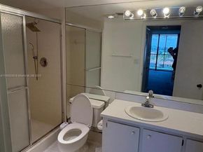 900 NE 195th St 702, Miami FL 33179
