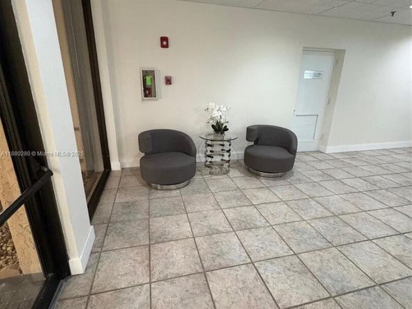 900 NE 195th St 702, Miami FL 33179