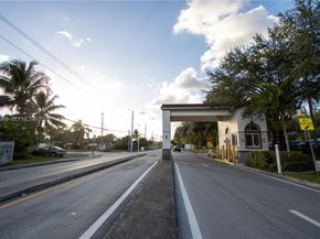 20490 NW 7th Ave 15, Miami Gardens FL 33169