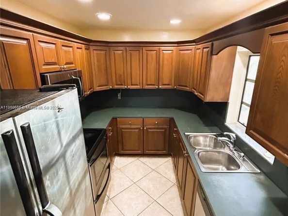 4605 SW 139th Ct 814, Miami FL 33175
