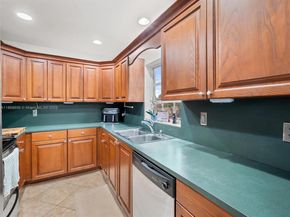 4605 SW 139th Ct 814, Miami FL 33175
