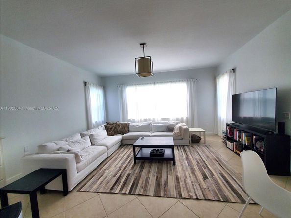 4337 Laurel Pl, Weston FL 33332