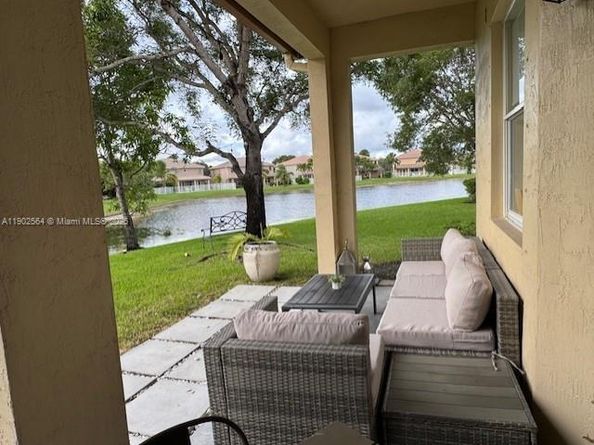 4337 Laurel Pl, Weston FL 33332