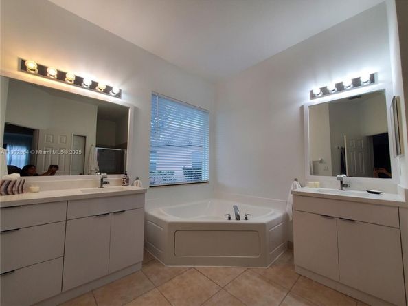 4337 Laurel Pl, Weston FL 33332