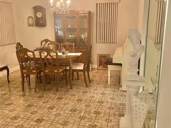 8947 SW 12th St, Miami FL 33174