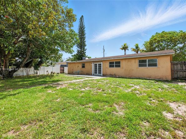 4021 NW 7th Ave, Deerfield Beach FL 33064