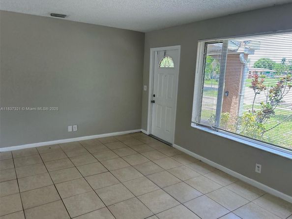 4021 NW 7th Ave, Deerfield Beach FL 33064