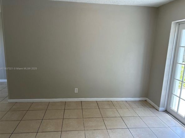 4021 NW 7th Ave, Deerfield Beach FL 33064