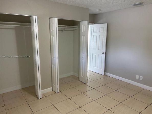 4021 NW 7th Ave, Deerfield Beach FL 33064