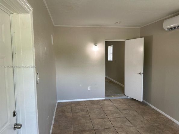 4021 NW 7th Ave, Deerfield Beach FL 33064