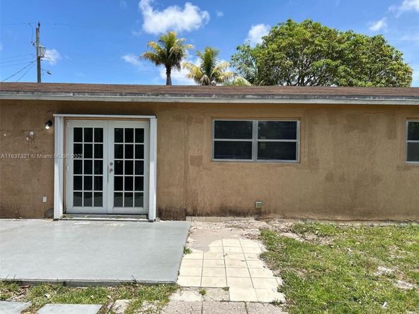 4021 NW 7th Ave, Deerfield Beach FL 33064