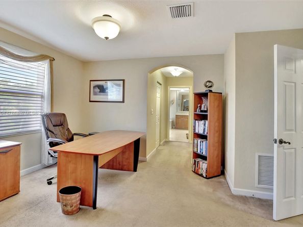 19151 N Hibiscus St, Weston FL 33332