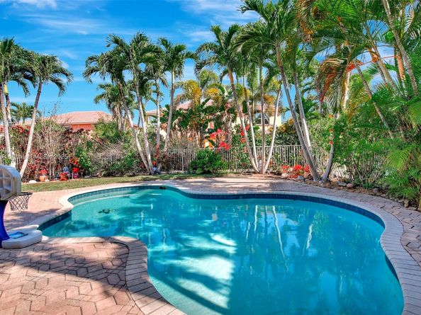 19151 N Hibiscus St, Weston FL 33332