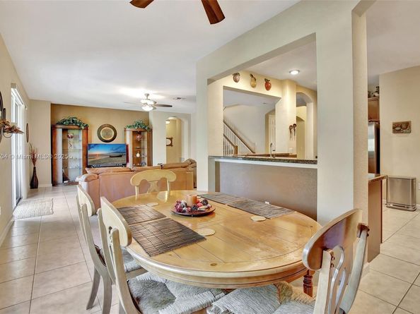 19151 N Hibiscus St, Weston FL 33332