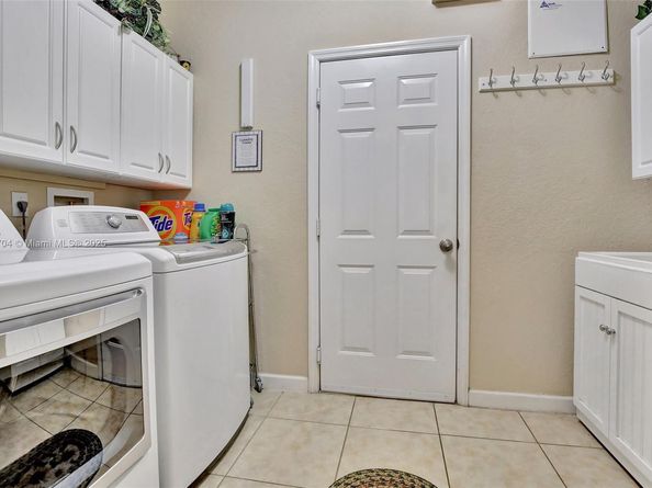 19151 N Hibiscus St, Weston FL 33332