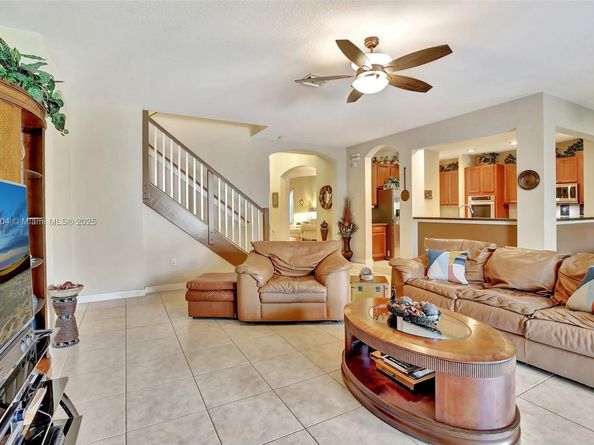 19151 N Hibiscus St, Weston FL 33332