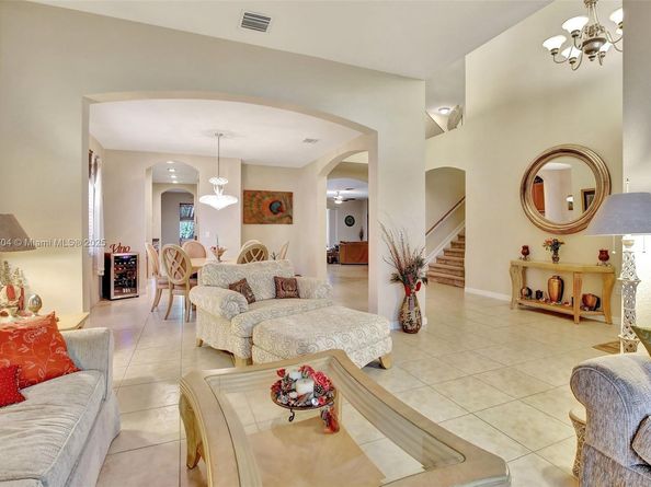 19151 N Hibiscus St, Weston FL 33332