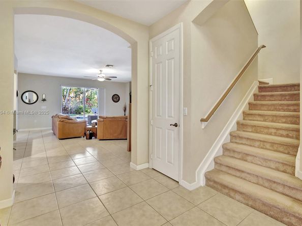 19151 N Hibiscus St, Weston FL 33332