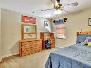 19151 N Hibiscus St, Weston FL 33332