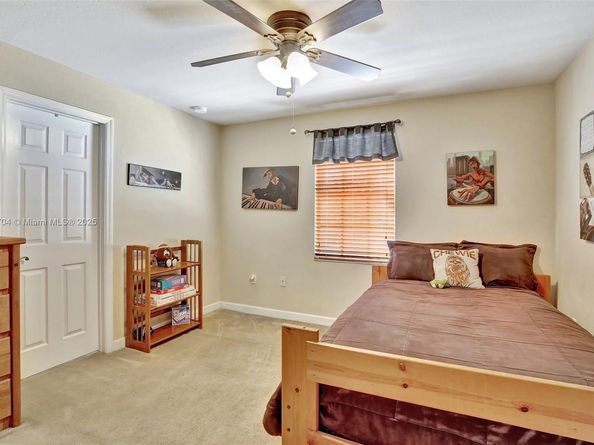 19151 N Hibiscus St, Weston FL 33332