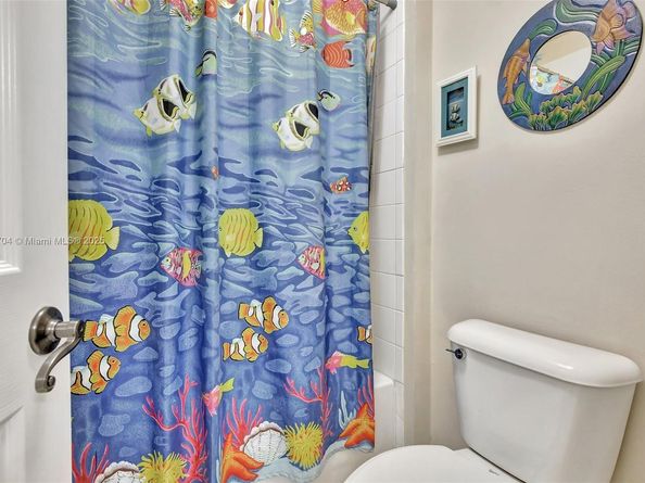 19151 N Hibiscus St, Weston FL 33332