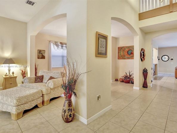 19151 N Hibiscus St, Weston FL 33332