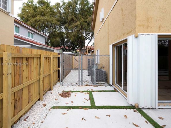 13912 SW 103rd Ln, Miami FL 33186