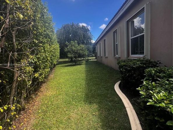 Undisclosed Address #A11902932, Weston FL 33327