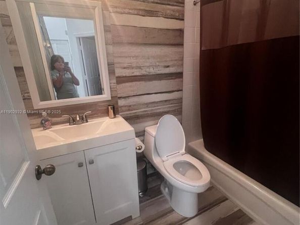 Undisclosed Address #A11902932, Weston FL 33327