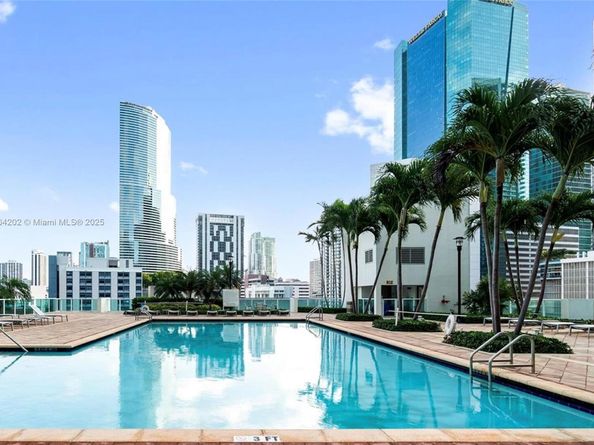 31 SE 5th St 1803, Miami FL 33131
