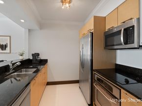 31 SE 5th St 1803, Miami FL 33131