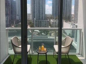 31 SE 5th St 1803, Miami FL 33131