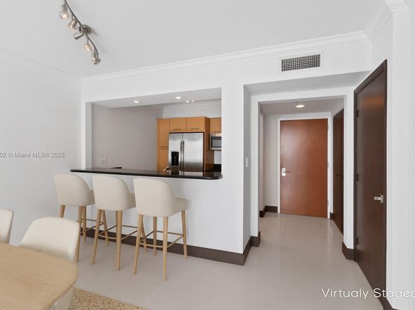 31 SE 5th St 1803, Miami FL 33131