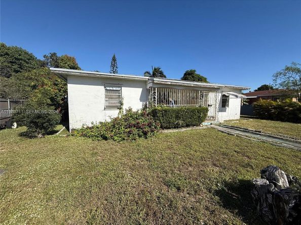 521 NW 189th Ter, Miami Gardens FL 33169