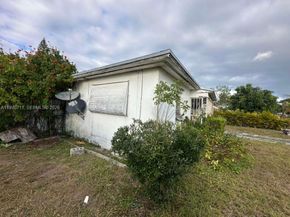 521 NW 189th Ter, Miami Gardens FL 33169