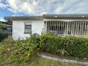 521 NW 189th Ter, Miami Gardens FL 33169