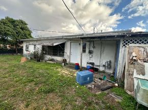 521 NW 189th Ter, Miami Gardens FL 33169