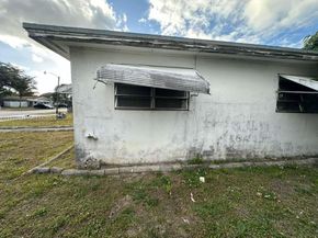 521 NW 189th Ter, Miami Gardens FL 33169