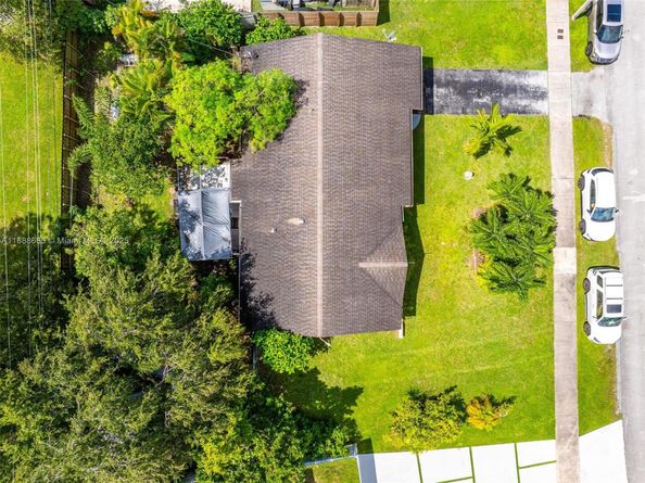 9710 SW 74th St, Miami FL 33173