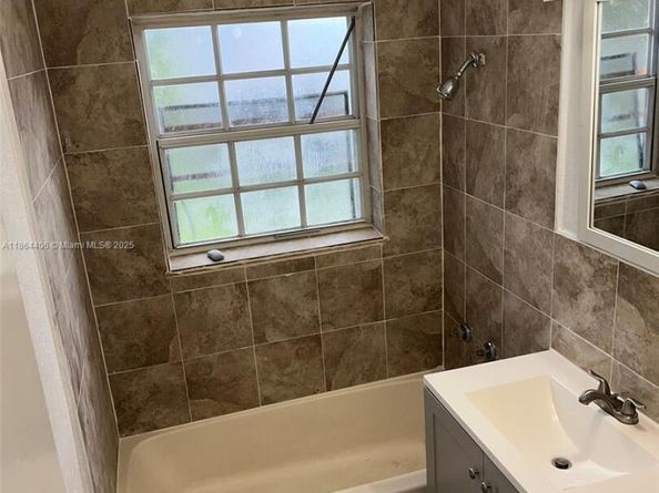 802 S 24th Ave, Hollywood FL 33020
